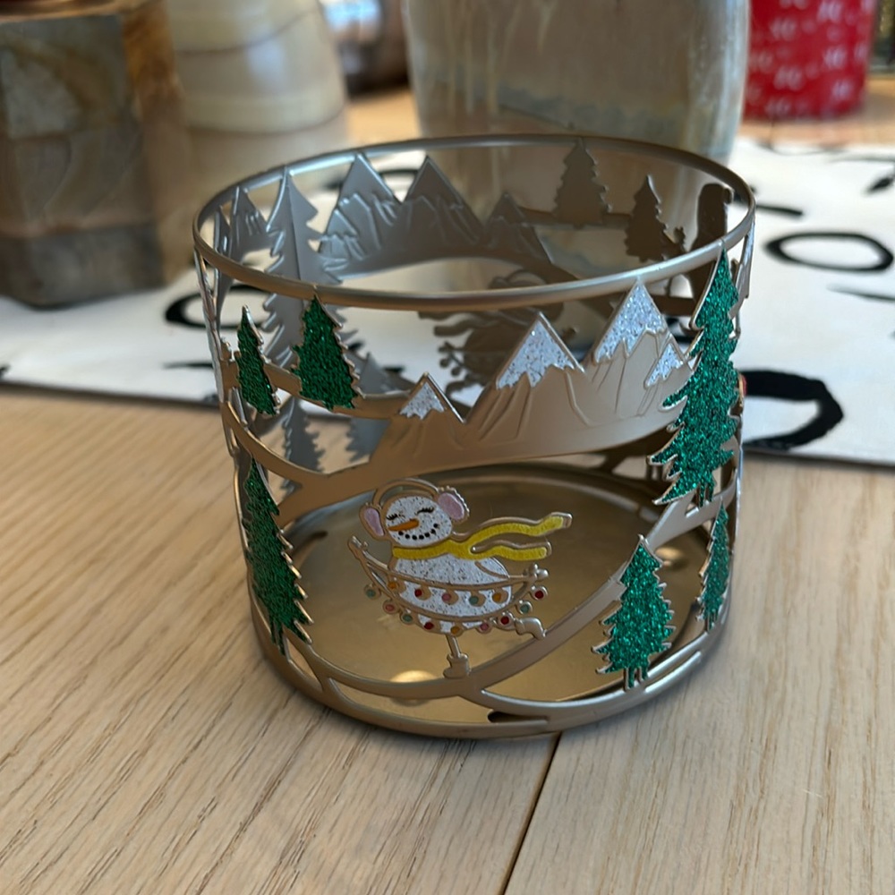 NWT Adorable winter scene candle holder